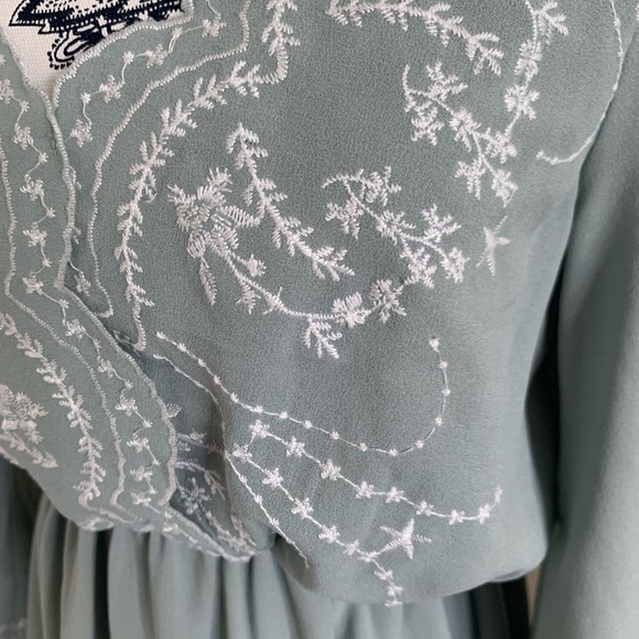 Embroidered dress - Picture 4 of 5